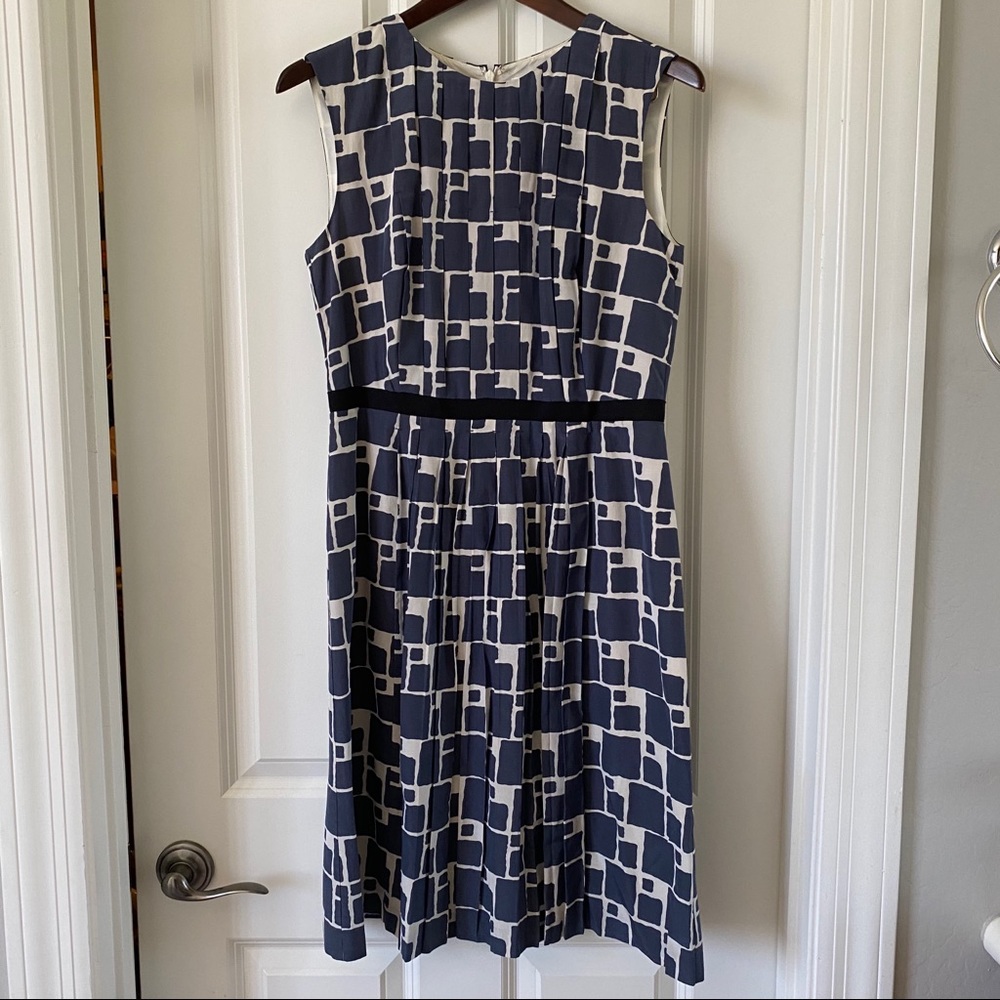 Banana Republic 8 Shift Dress Navy and Cream Print
